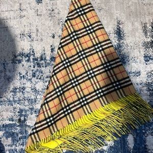 Burberry triangle scarf reversible